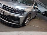 Volkswagen Tiguan R Line innen wie aussen 4MOTION - VW Tiguan Gebrauchtwagen in Wiesbaden