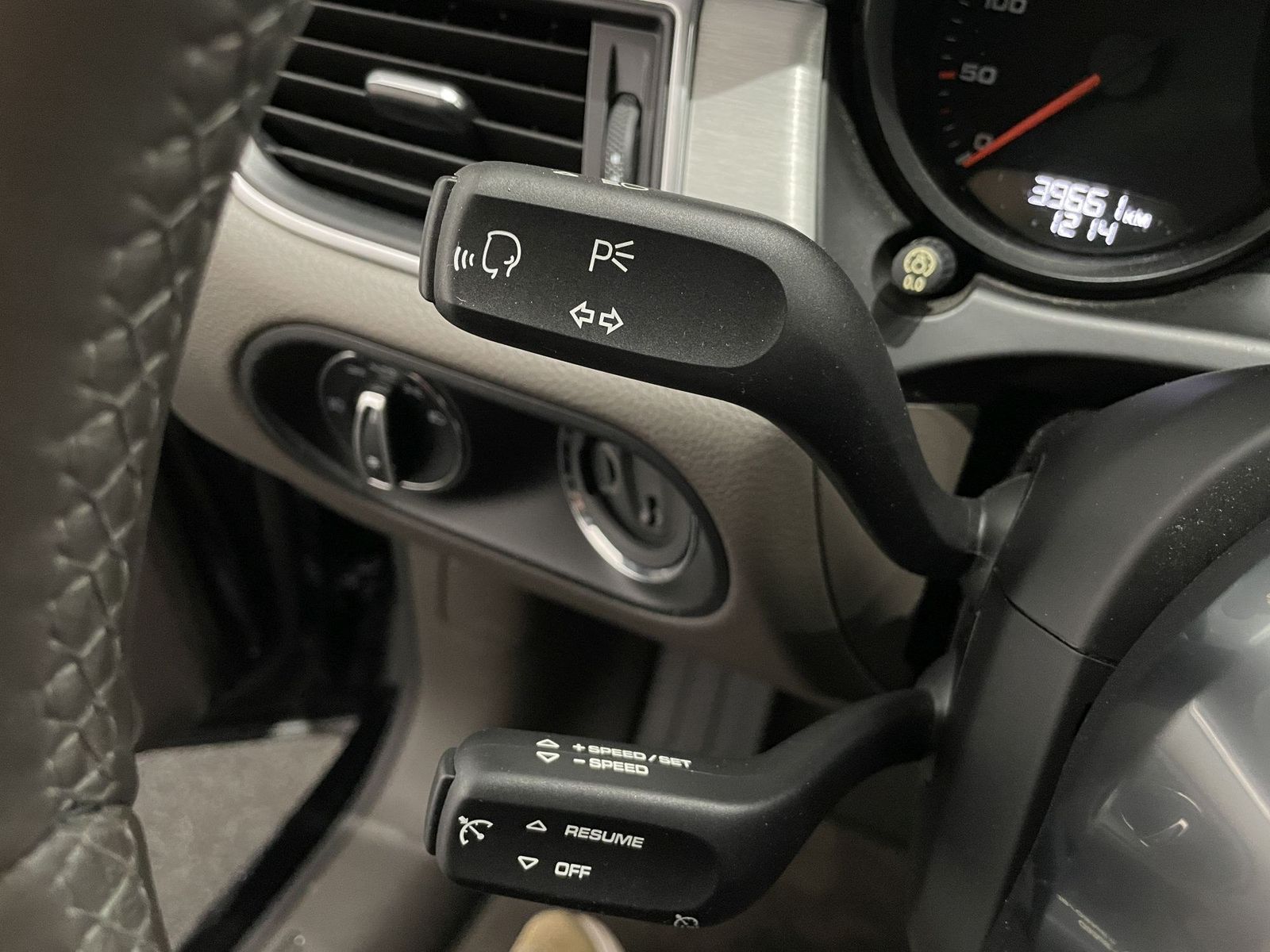 Porsche Macan PDK DAB LED AHK el. Sitze Klima PDC foto 24