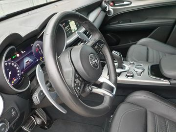 Alfa-Romeo Stelvio - 12