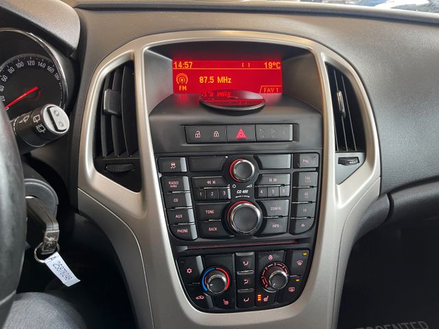 MYAUTOCENTER – Gebraucht- und Jahreswagen mit Werkstattservice in Pfaffenhofen Opel Astra J Sports Tourer Design Edition *PDC*Klima*