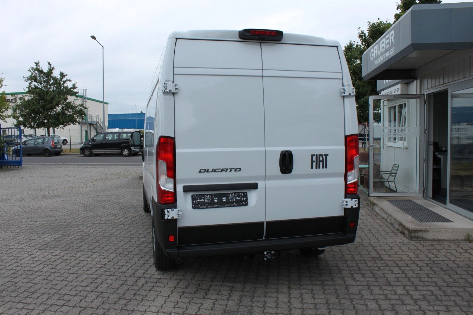 Fahrzeugabbildung Fiat Ducato H2 Kastenwagen 35 L2H2 140 Multijet