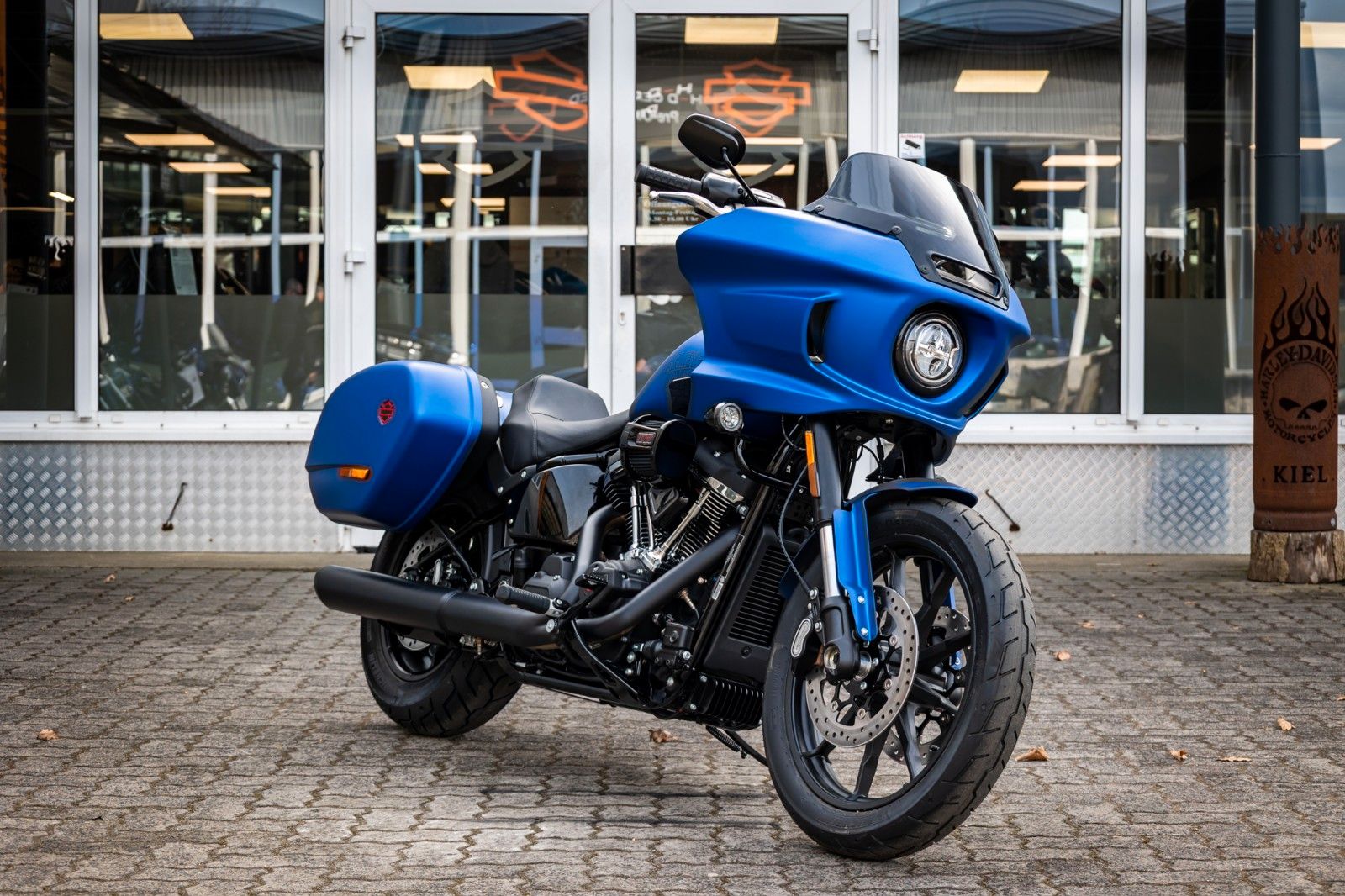 Fahrzeugabbildung Harley-Davidson FXLRST LOW RIDER ST 117 MY26