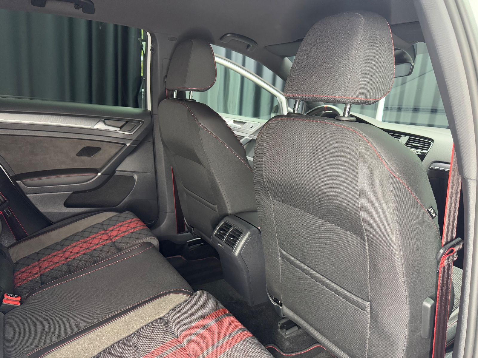 Fahrzeugabbildung Volkswagen Golf VII Lim. GTI TCR|DSG|NAVI|KAMERA|ACC|