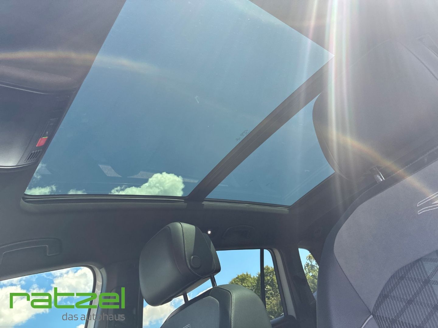 Fahrzeugabbildung Volkswagen Tiguan Allspace 4Motion R-Line 2.0 TSI DSG Area