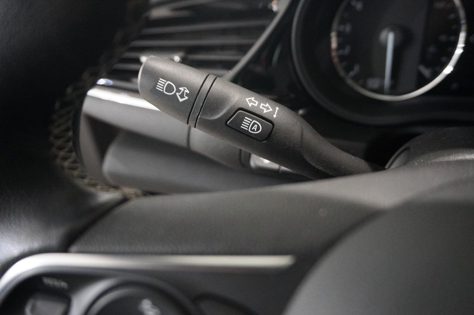 Fahrzeugabbildung Opel Insignia B ST 2.0D BUSINESS NAVI/LED/KAMERA/HUD