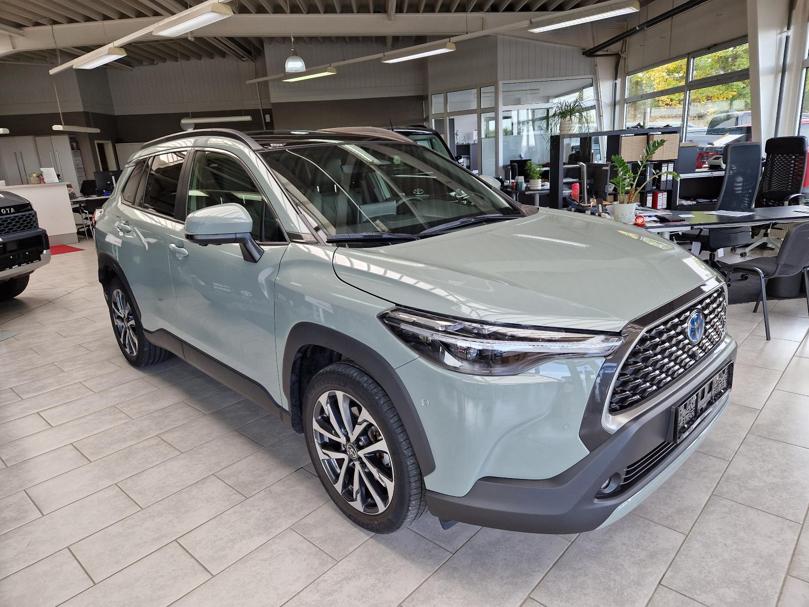 Toyota Corolla Cross 2.0L Lounge| 4x4 | AHK | Pano |