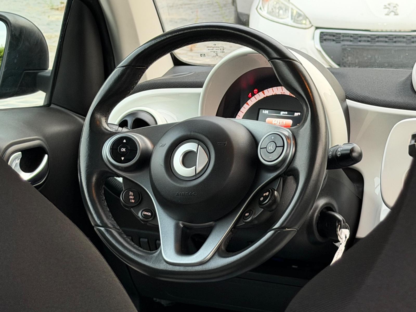 Smart ForTwo fortwo coupe Basis 52 kW*LED*SHZ*KLIMA