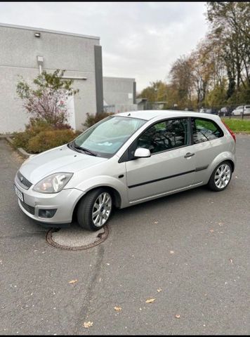 Ford Fiesta im guten Zustand TÜV neu