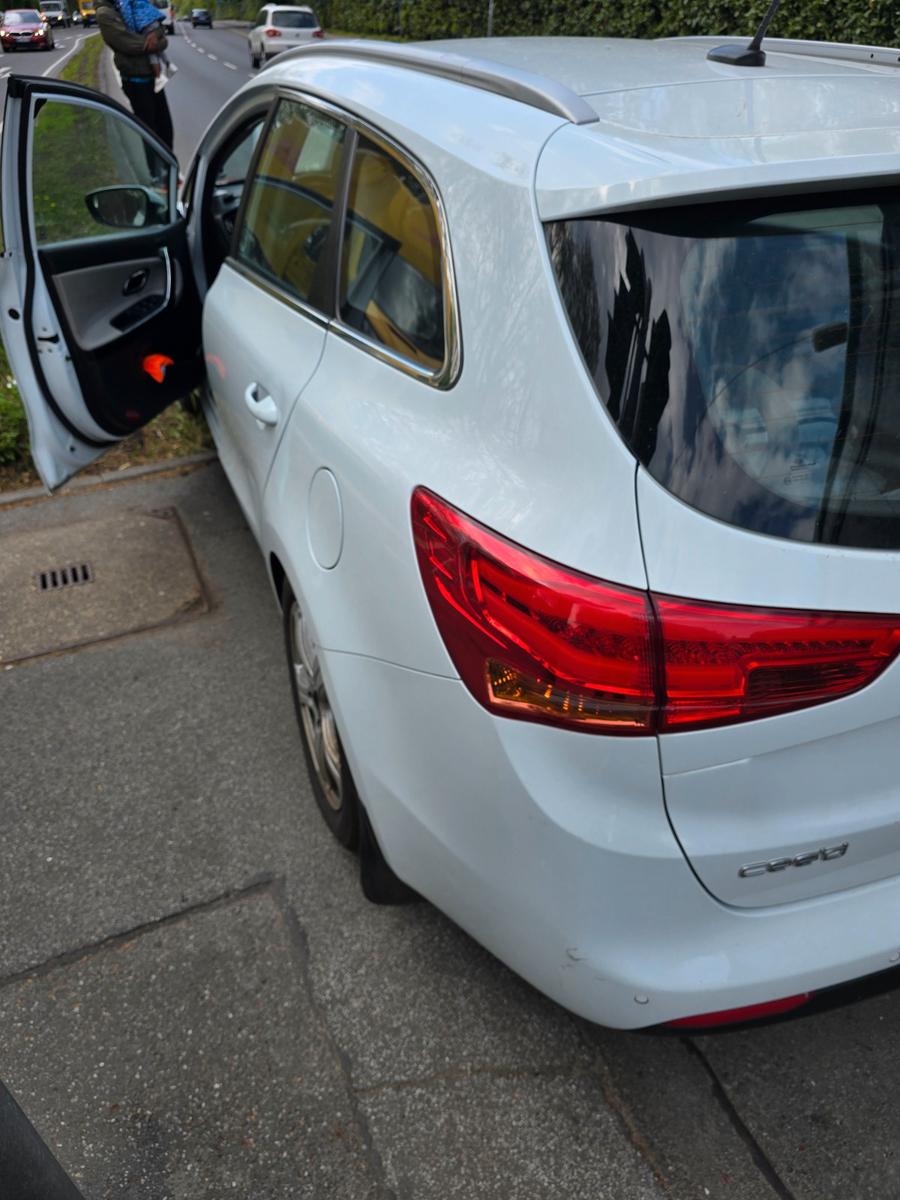 Kia cee'd 2012 — photo 13