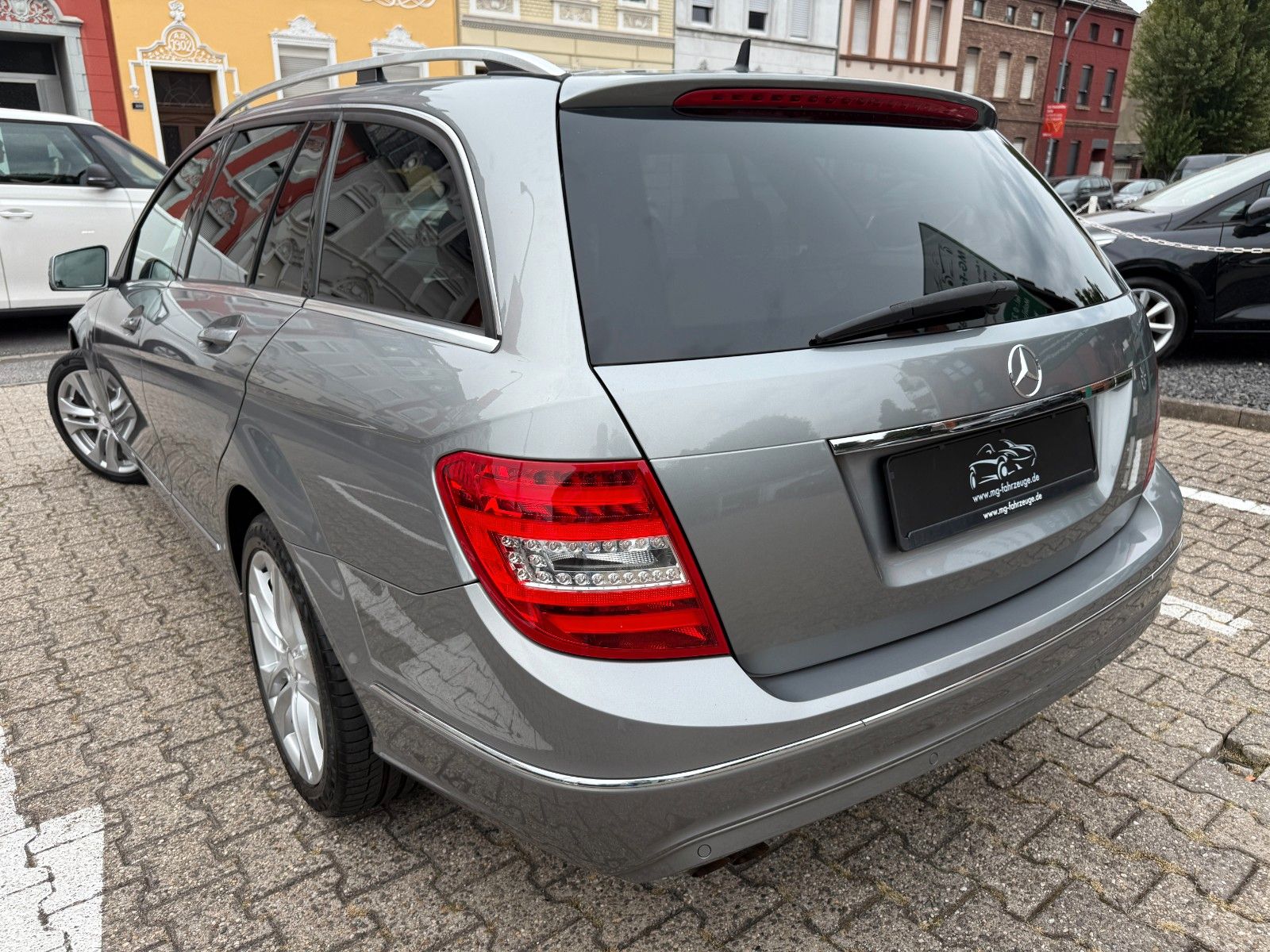 Fahrzeugabbildung Mercedes-Benz C 180 T AVANTGARDE 2-HAND PDC BLUETOOTH FACELIFT