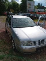 Volkswagen VW Bora 1.6 fsi - Volkswagen Bora mit Benzin-Antrieb: Kombi, 1.6