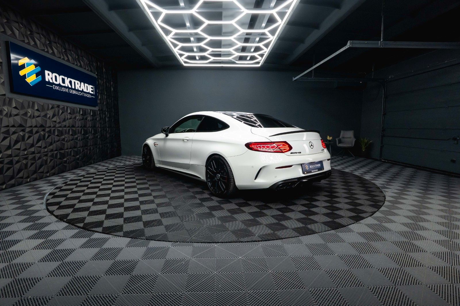 Fahrzeugabbildung Mercedes-Benz C 63 AMG Coupe Edition 1 Night Carbon *ACC*LED*