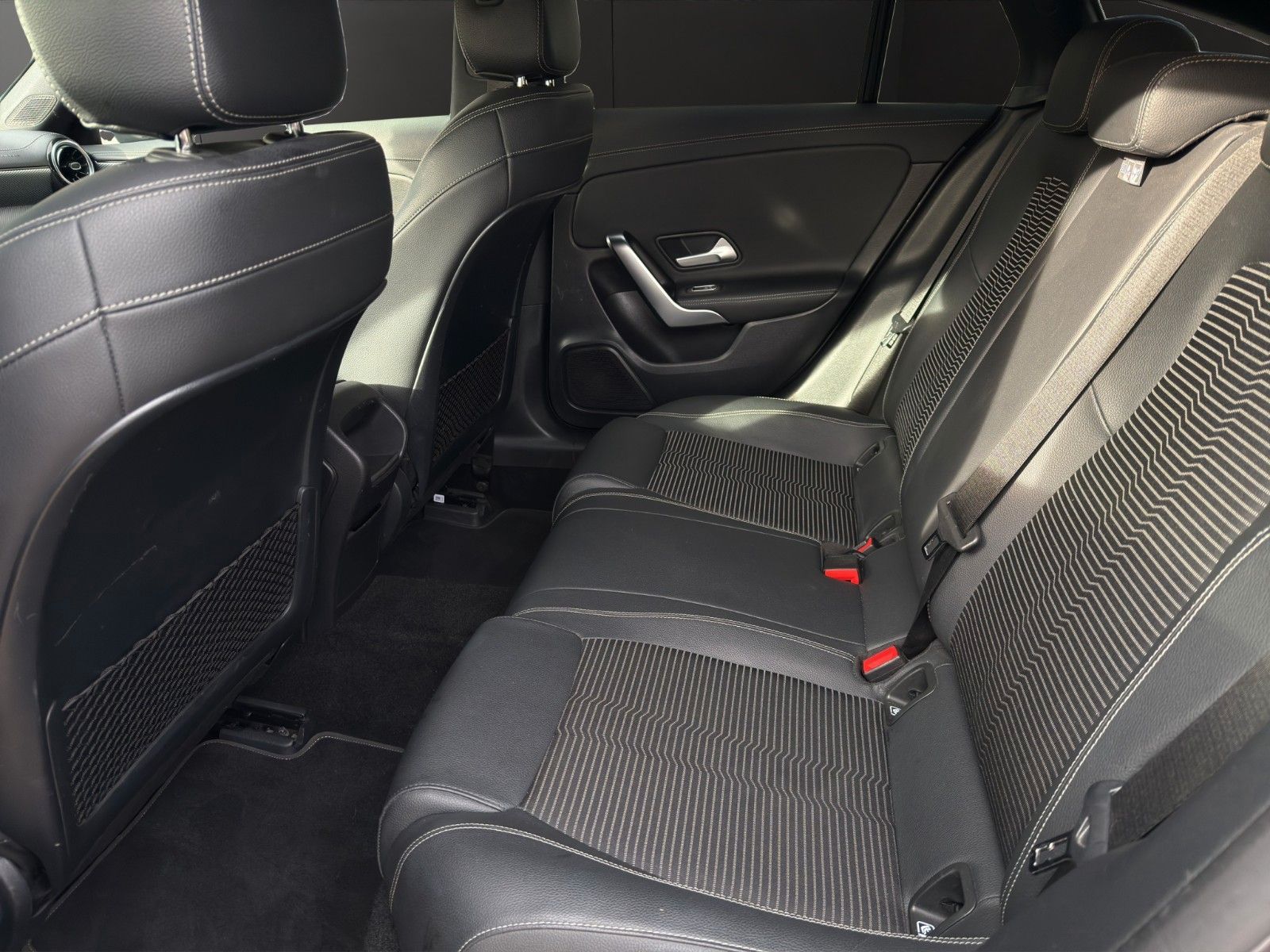 Fahrzeugabbildung Mercedes-Benz CLA 200d Shooting Brake *Dig.Cock*AHK*LED*MBUX