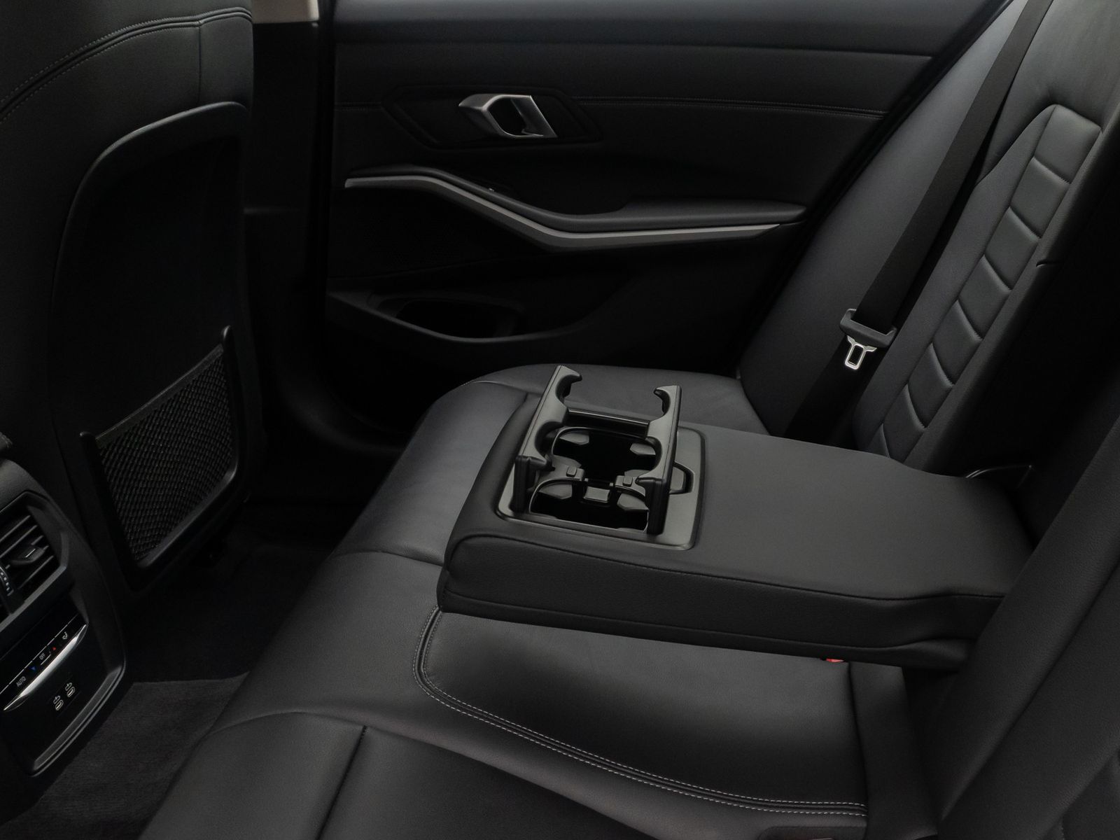 Fahrzeugabbildung BMW 330i xD Komfort DAB HiFi Leder M Sport 19Zoll