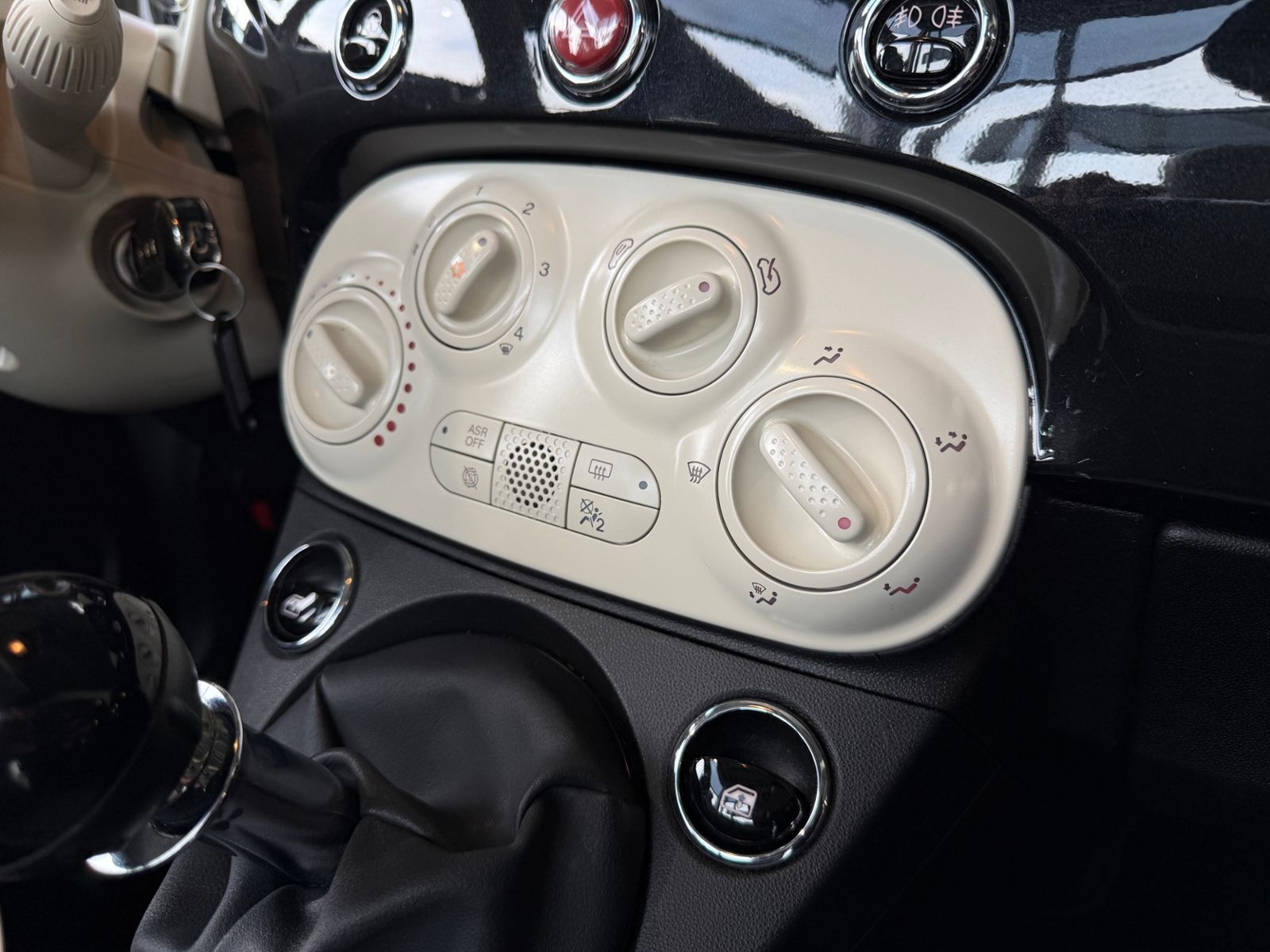 Fahrzeugabbildung Fiat 500C Lounge NAVI PDC ALU