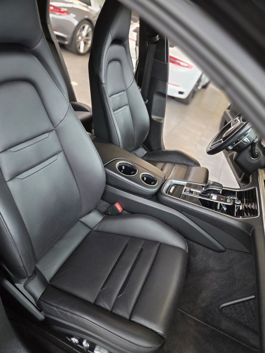 Fahrzeugabbildung Porsche Panamera Sport Turismo 4 E-Hybrid/VOLLAUSTATTUNG