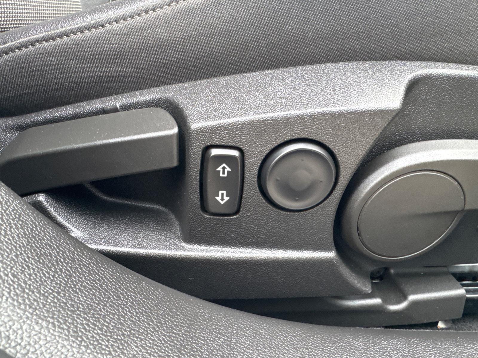Opel Insignia 2012 — photo 18