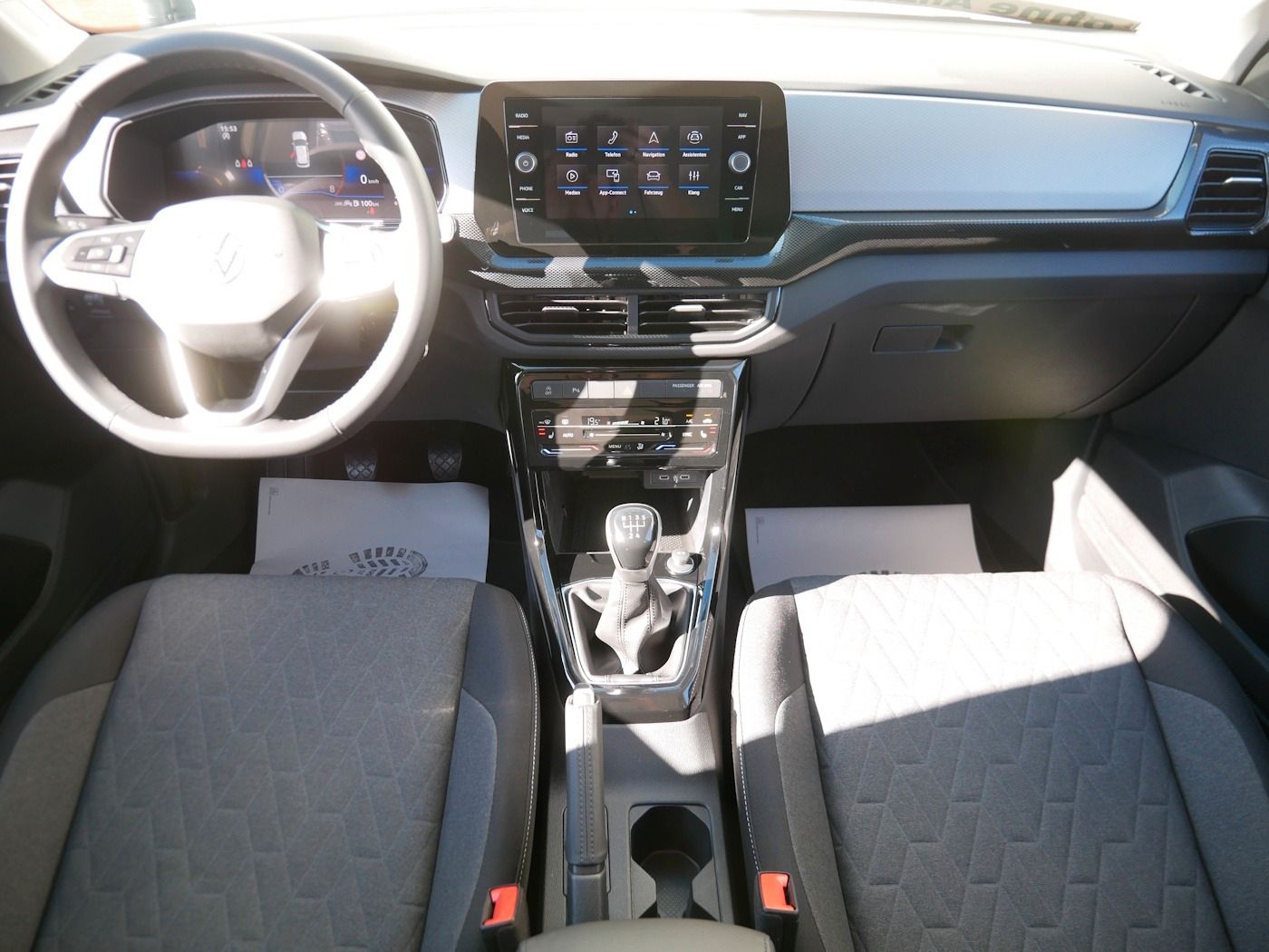 Fahrzeugabbildung Volkswagen T-Cross 1.0 TSI Life NEU31T ACC LED SHZ PDC ALU
