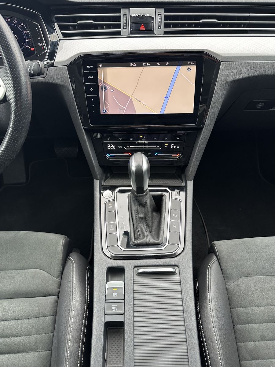 Fahrzeugabbildung Volkswagen Passat Variant GTE NAV+IQ-LIGHT+PANO+17ZO+KAMERA