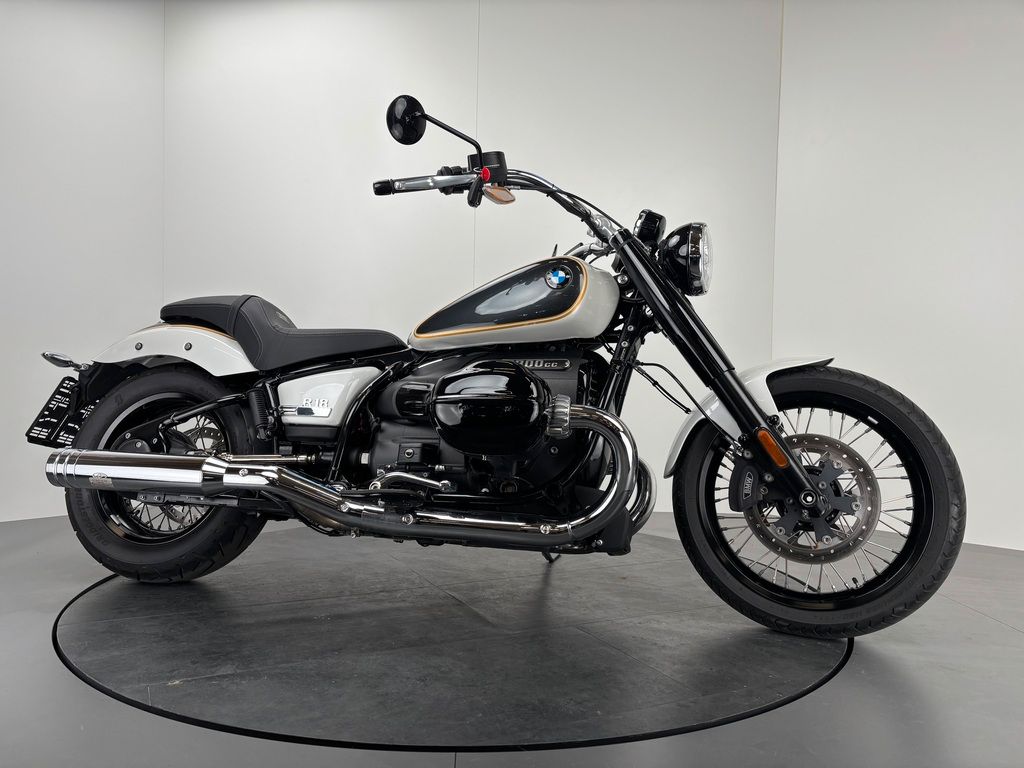 Fahrzeugabbildung BMW R18 *JEKILL&HYDE-AUSPUFF *BEACHBAR-LENKER