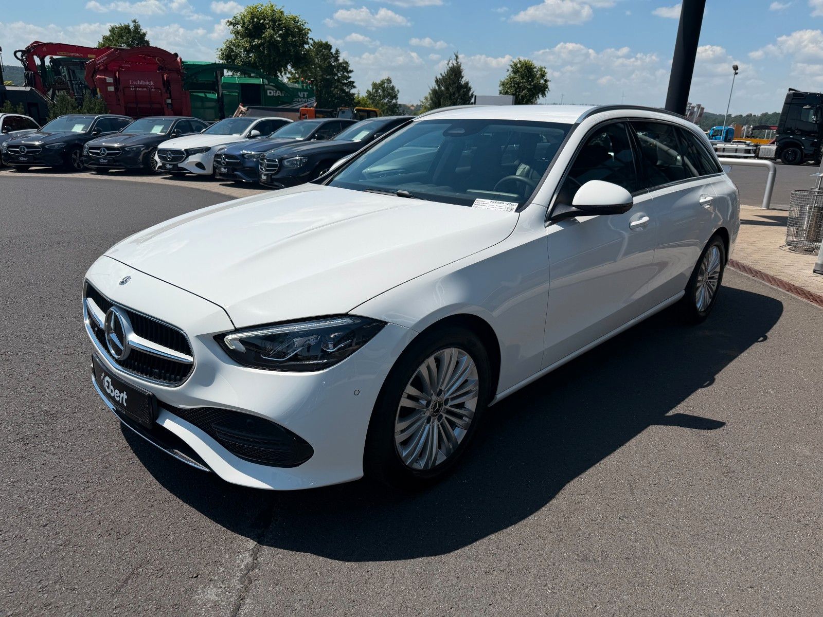 Fahrzeugabbildung Mercedes-Benz C 200 T Avantgarde+RKamera+AHK+AmbientePrem+