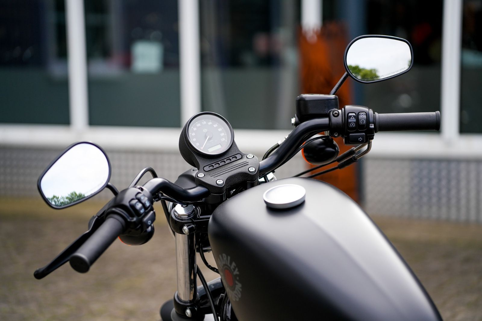 Fahrzeugabbildung Harley-Davidson XL883N - Iron - seltenes Neufahrzeug (Tageszul.)