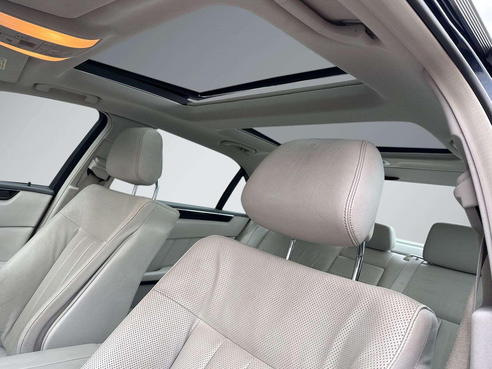Fahrzeugabbildung Mercedes-Benz E 250 *Panorama*Kamera*Vollleder*LED*Ambiente