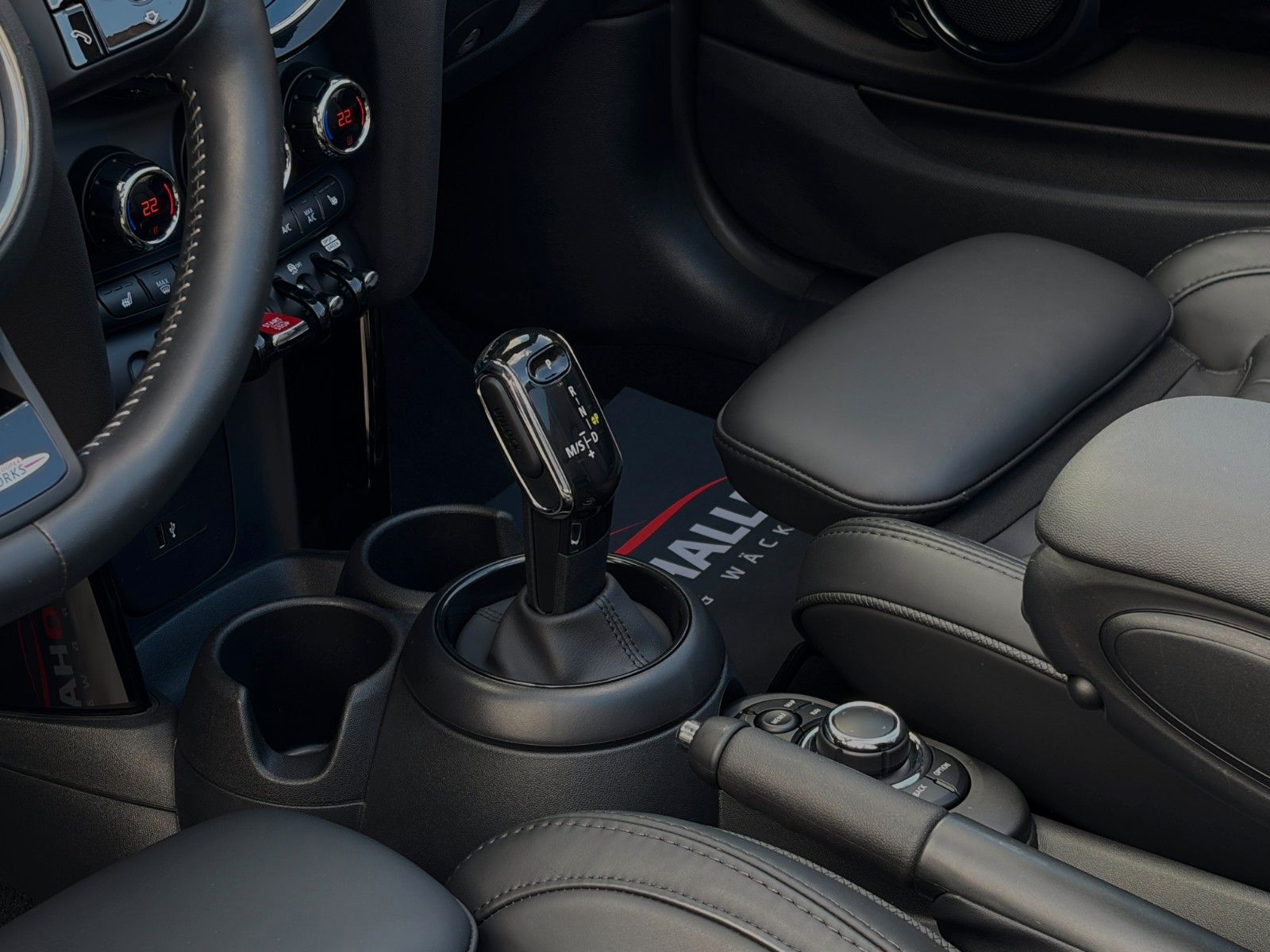 Fahrzeugabbildung MINI Cooper Cabrio JCW-Trim CarPlay Navigation LHZ