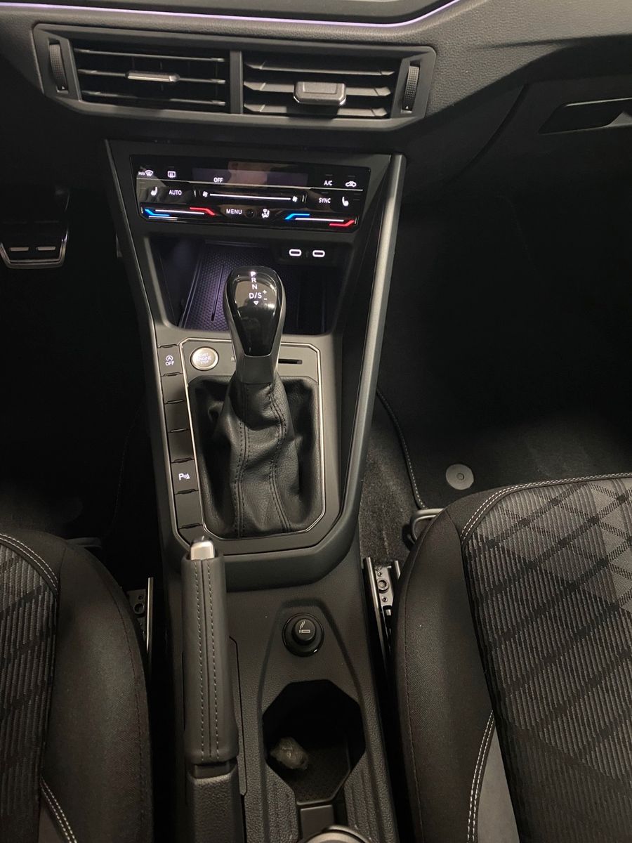 Fahrzeugabbildung Volkswagen Taigo 1.5 TSI DSG R-LINE+Black Style+ACC+Matrix+