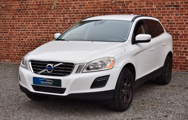 Volvo XC60 D4 KLIMAAUTO PDC TEMPOMAT AHK 8xALUFELGEN