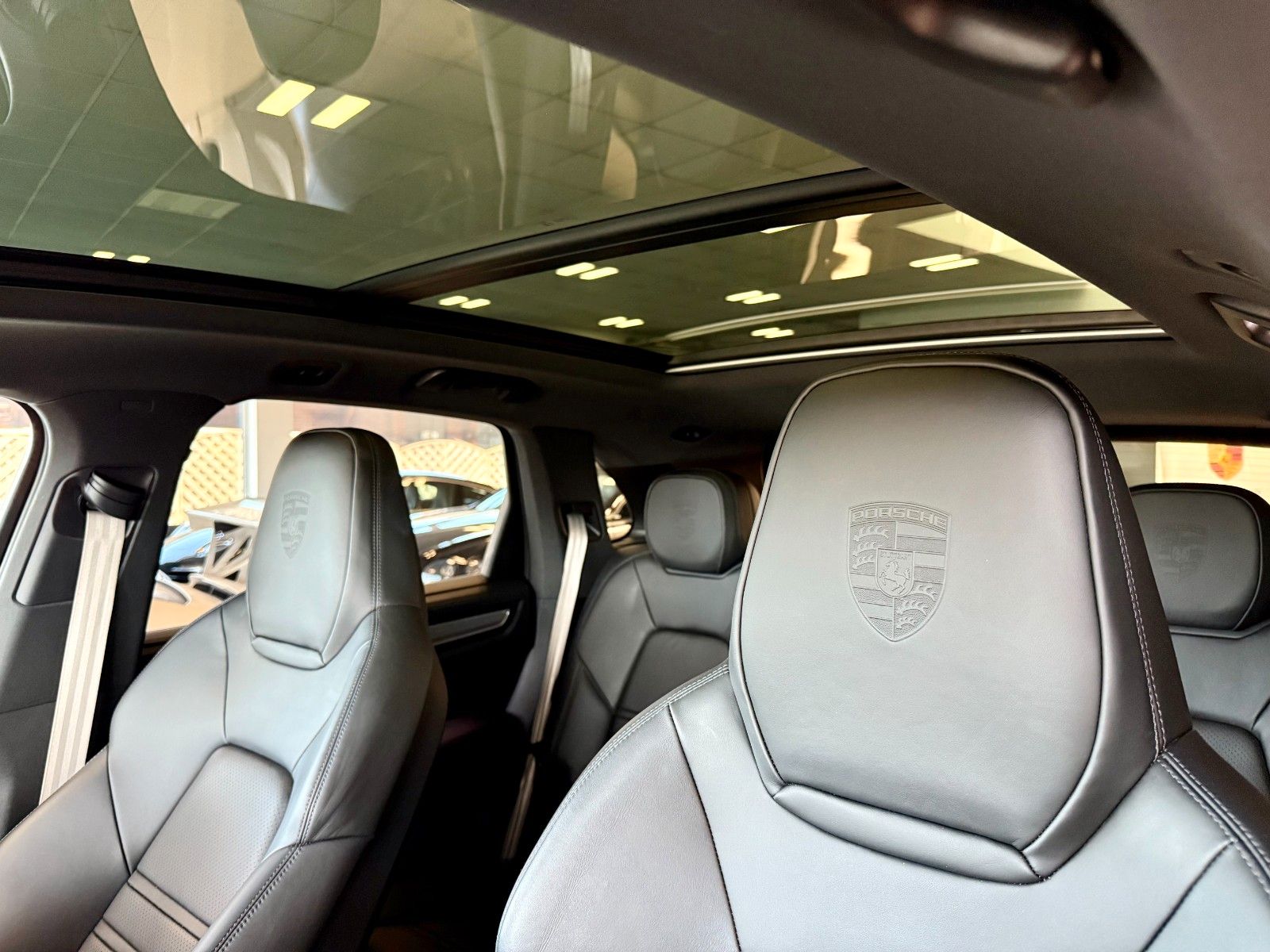 Fahrzeugabbildung Porsche Cayenne V6 Platinum Edition Luftfederung/AHK/21"