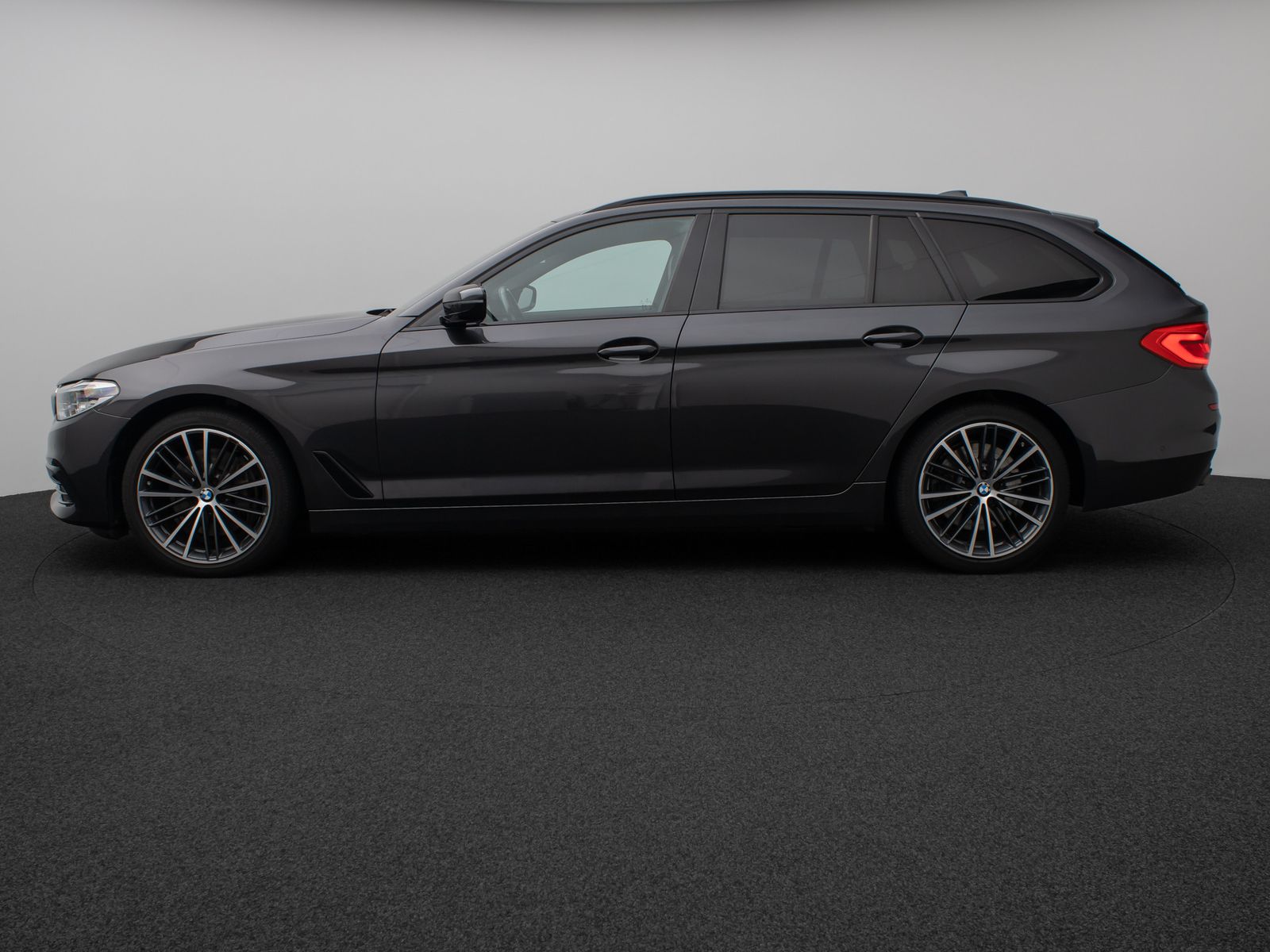 Fahrzeugabbildung BMW 540i xD SportLine Panorama HUD DAB HiFi 4xKlima