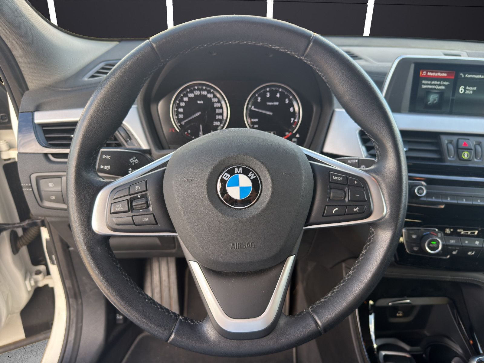 Fahrzeugabbildung BMW X2 sDrive 18 i Advantage/Performance/Tempomat/