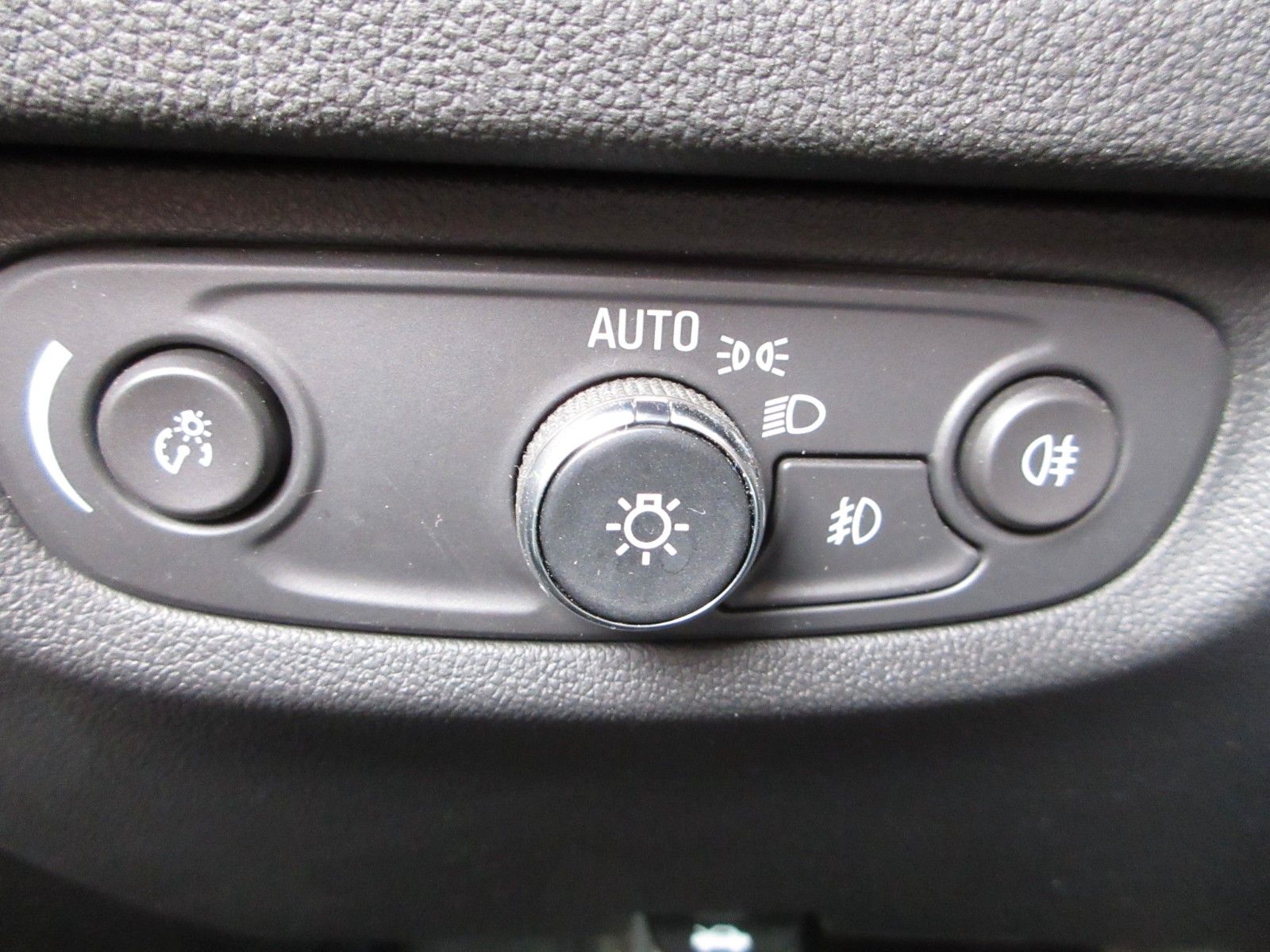Fahrzeugabbildung Opel Insignia B ST 2.0D LED/NAVI/SHZ/LHZ/HUD