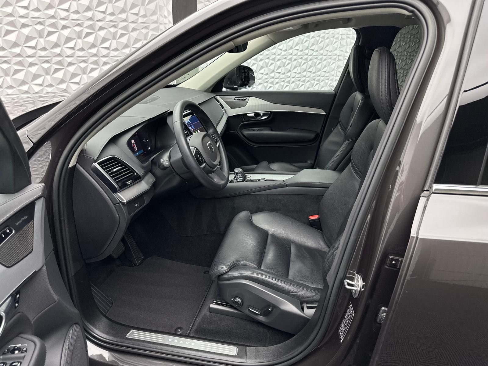 Fahrzeugabbildung Volvo XC90 B5PLUS BRIGHT/AWD/STDHZ/PANO/H&K/ACC/360°