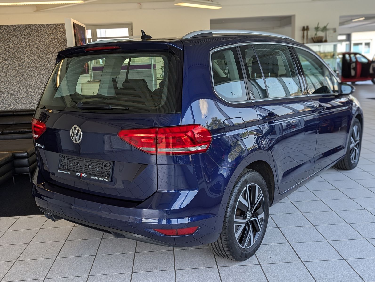 Fahrzeugabbildung Volkswagen Touran 2.0 TDI Highline ACC LED Assist+ Car-Net