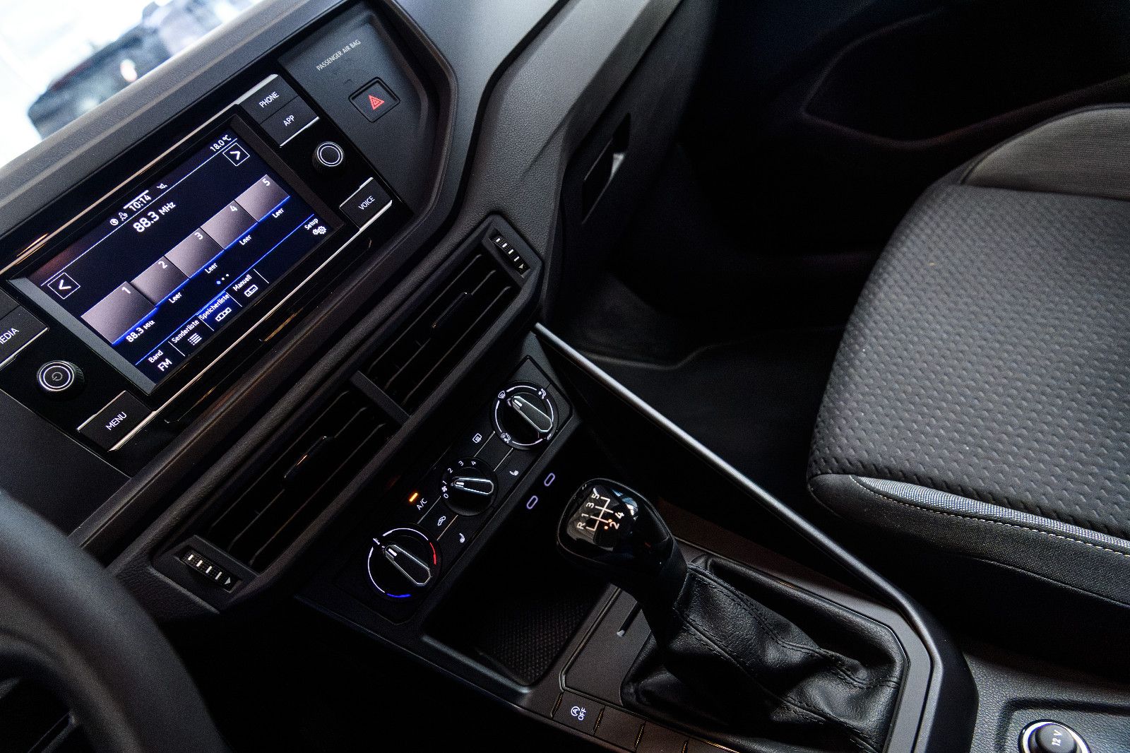 Fahrzeugabbildung Volkswagen Polo 1.0l 59kw+Klima+LED+GJ-Reifen+SHZ