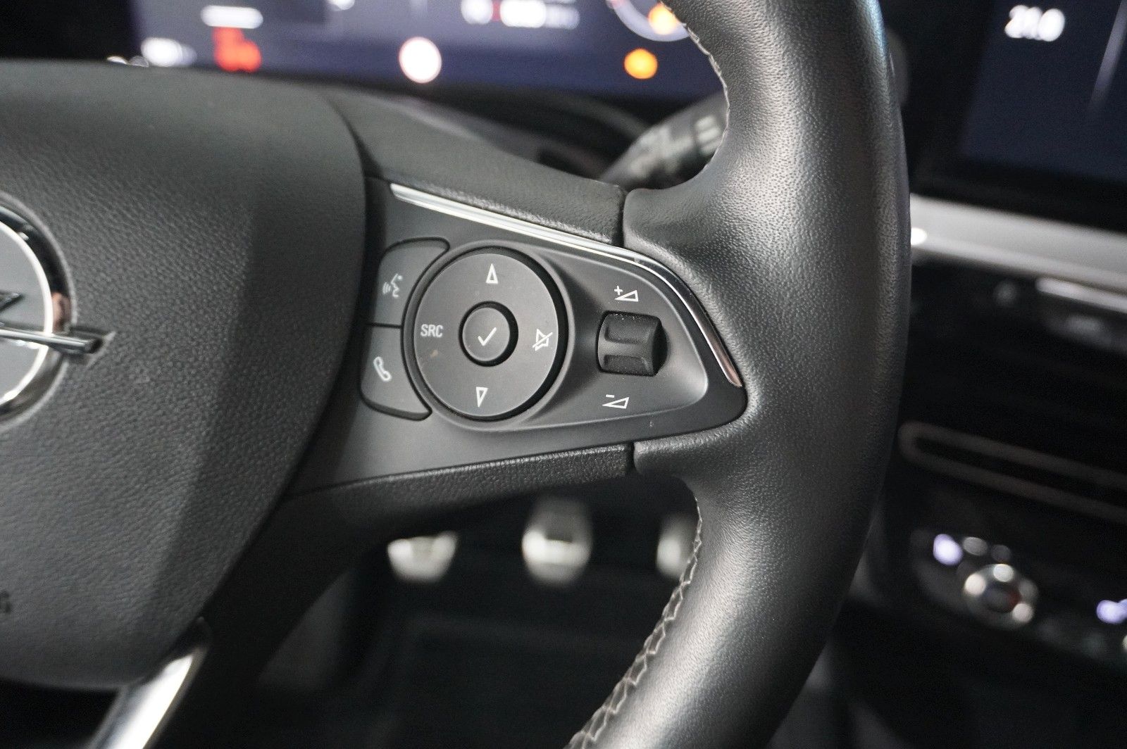 Fahrzeugabbildung Opel Mokka 1.2T ULTIMATE NAVI/LED/KAMERA/SPORT/SH/DAB