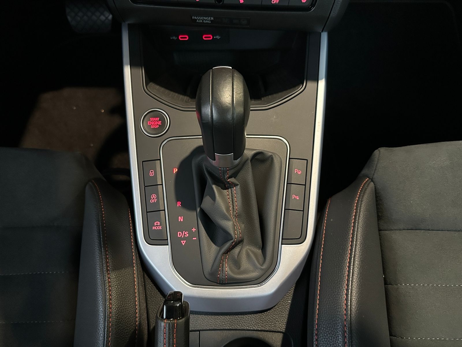 Fahrzeugabbildung SEAT ARONA 1.5 TSI FR AHK ACC LED NAV SHZ