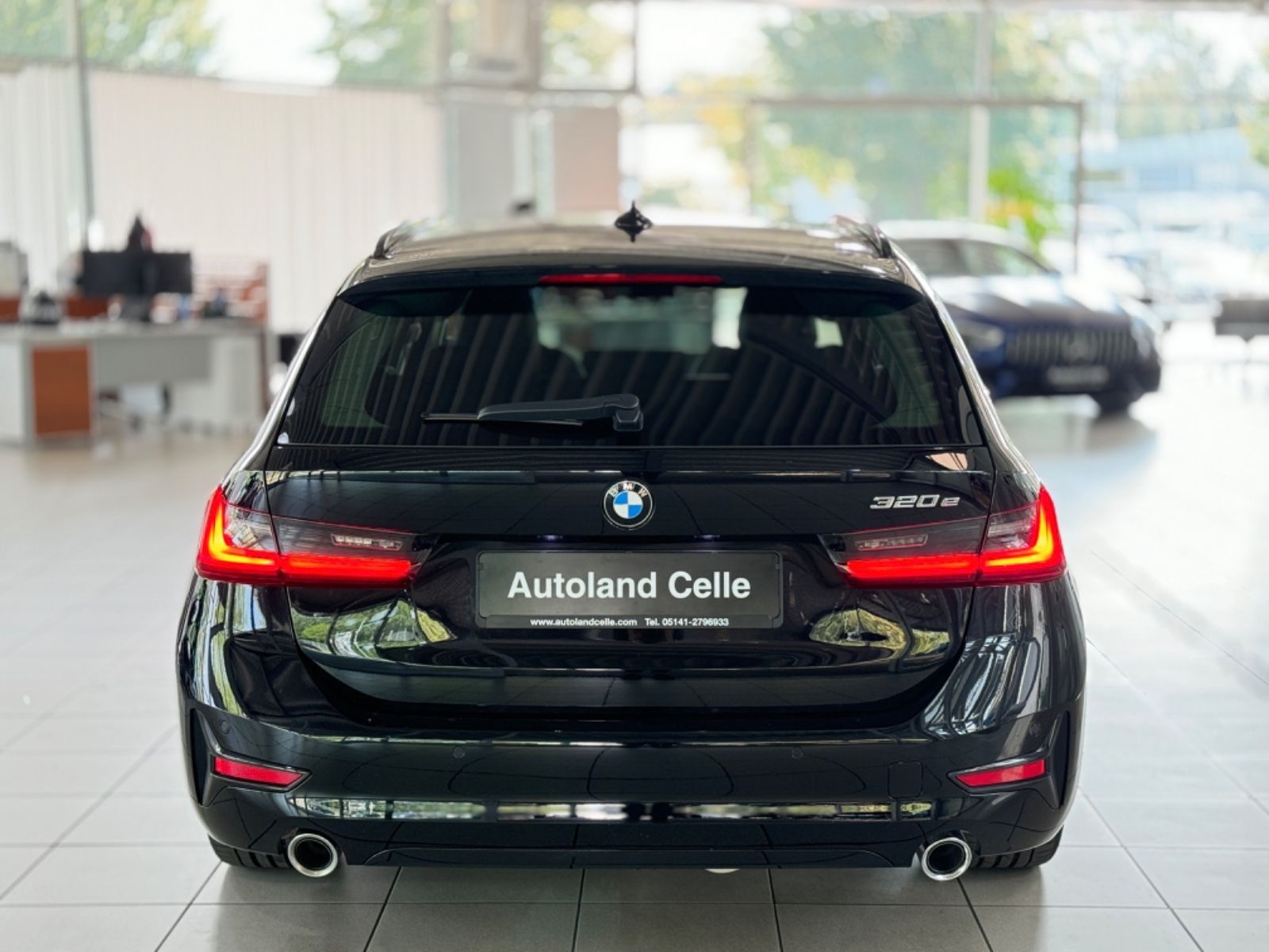 Fahrzeugabbildung BMW 320e Sport Line Laser AHK HUD DAB Komfort Panora