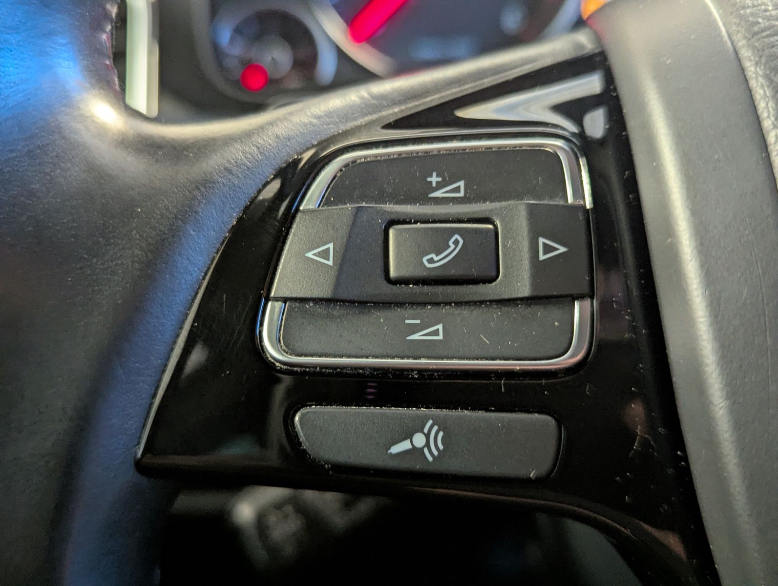 VW Touareg V6 3.0TDI Luft Leder AHK ACC Cam 20" - Image 28