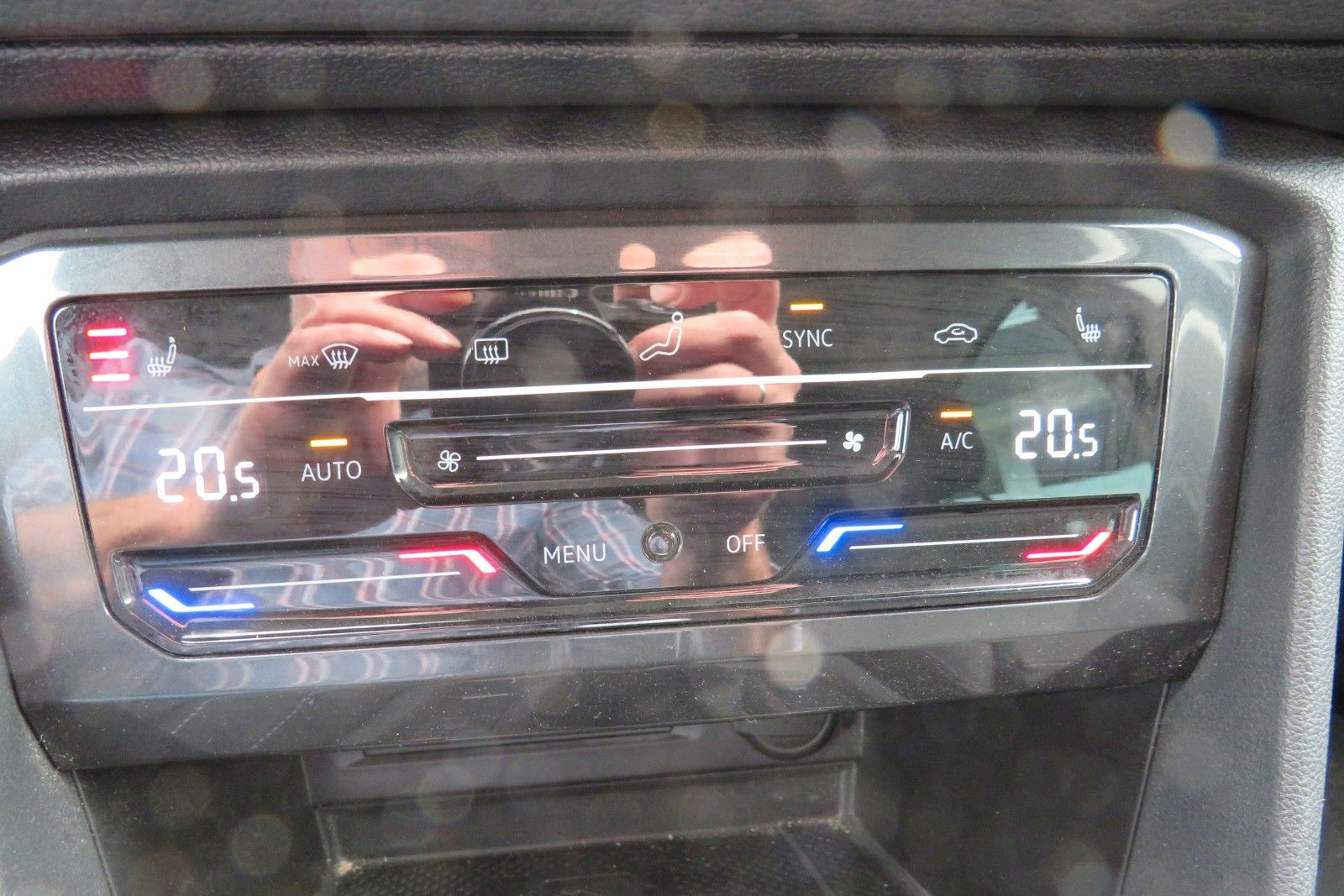 Fahrzeugabbildung Volkswagen Tiguan Life DSG AHK KAMERA ACC PDC SITZH. NAVI 1