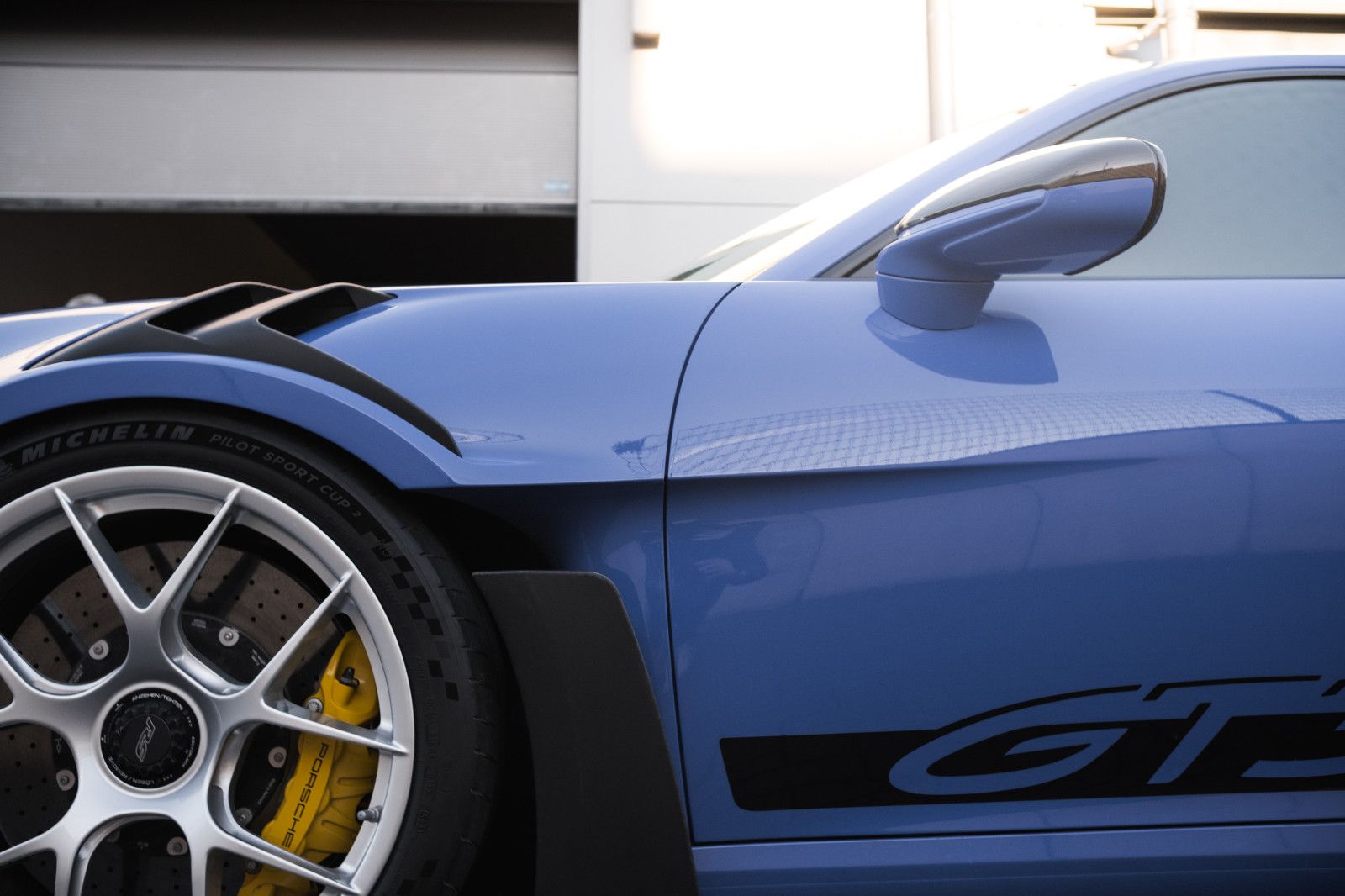 Fahrzeugabbildung Porsche 992/911 GT3 RS-PTS maritime-Lift-Weissach-PCCB