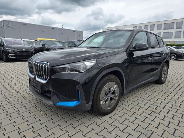 BMW iX1 30 xDrive*PAKET PREMIUM*ACC*AHK*1.HAND*