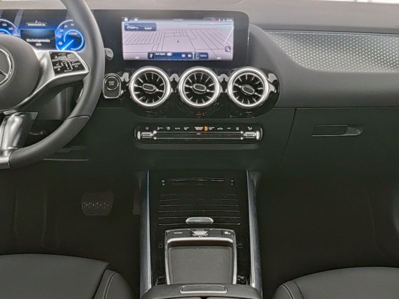 Fahrzeugabbildung Mercedes-Benz EQA 300 4M BONUS+ALLRAD+STNDH+VERKZ.AS+LHZ+CARPL