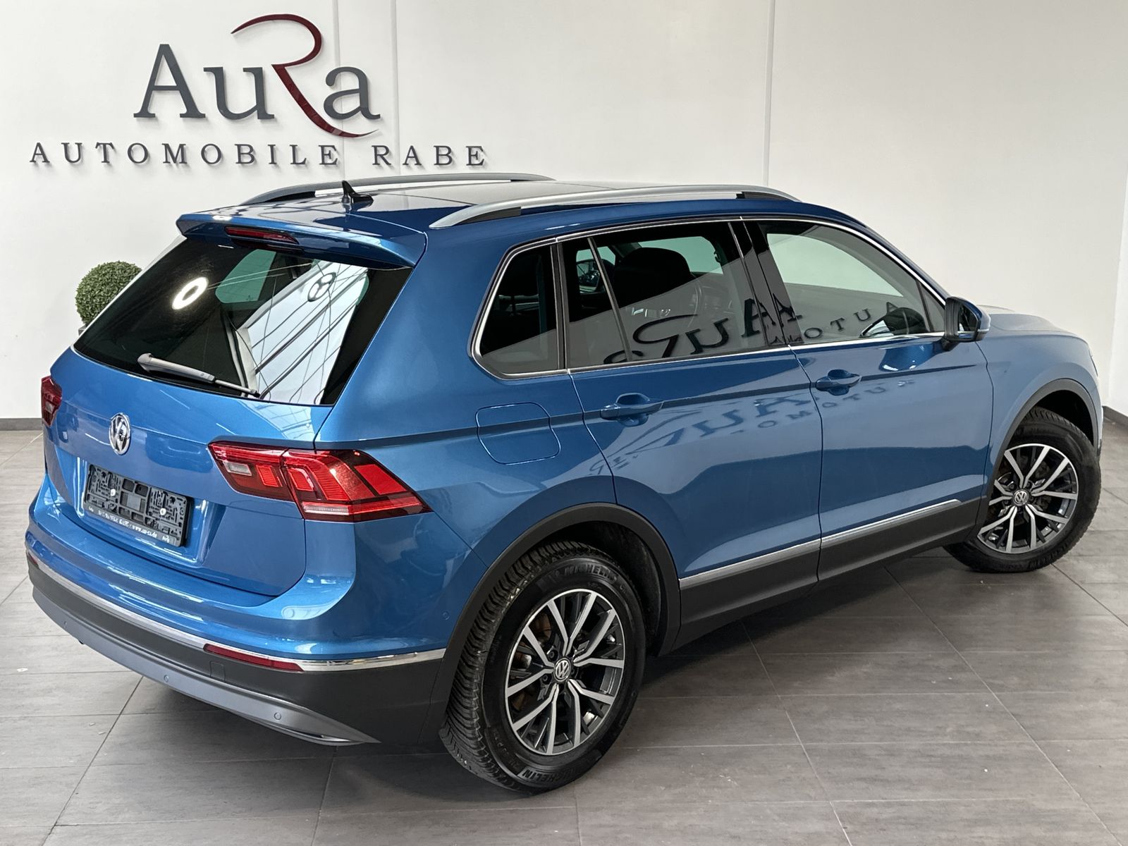 Fahrzeugabbildung Volkswagen Tiguan 1.5 TSI DSG Comfortline NAV+LED+PANO+AHK