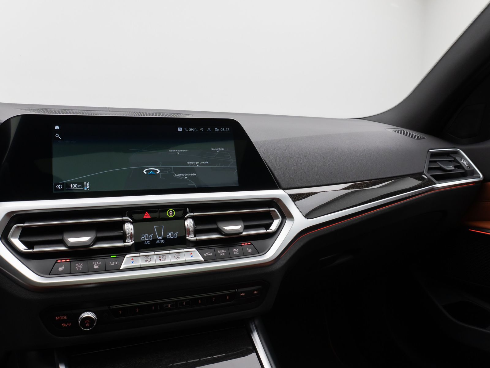 Fahrzeugabbildung BMW 330e xD Luxury Line Panorama HUD Individual Voll