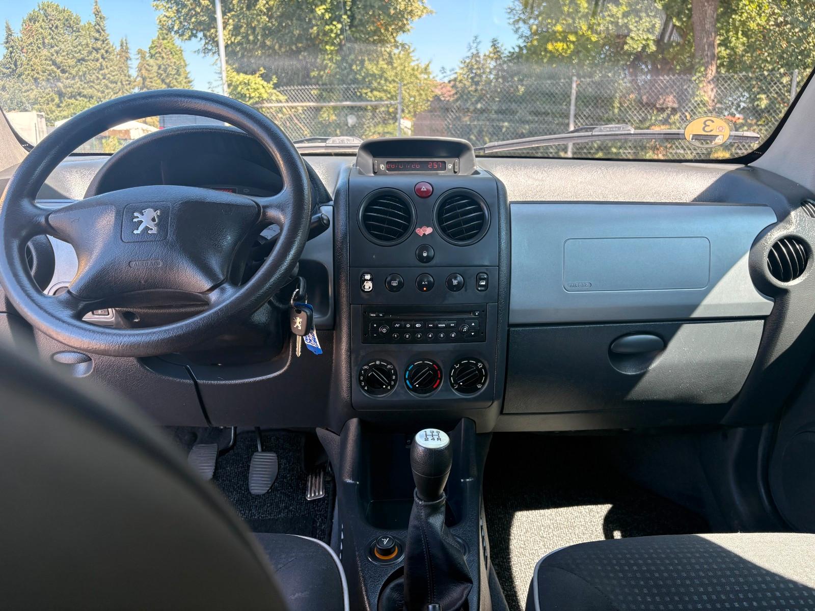 Peugeot Partner 2,0 Diesel Klima AHK 5 Sitzer