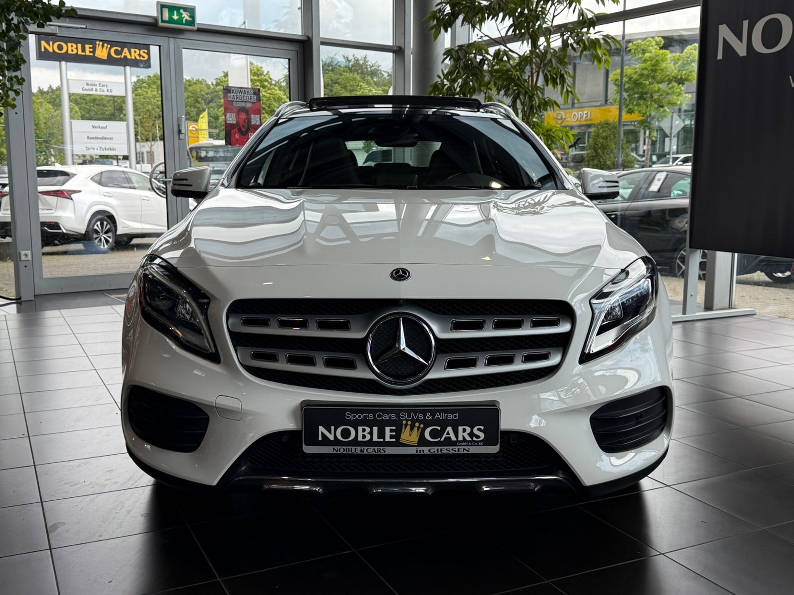 Fahrzeugabbildung Mercedes-Benz GLA 250 4Matic AMG Line AHK PANO 360°