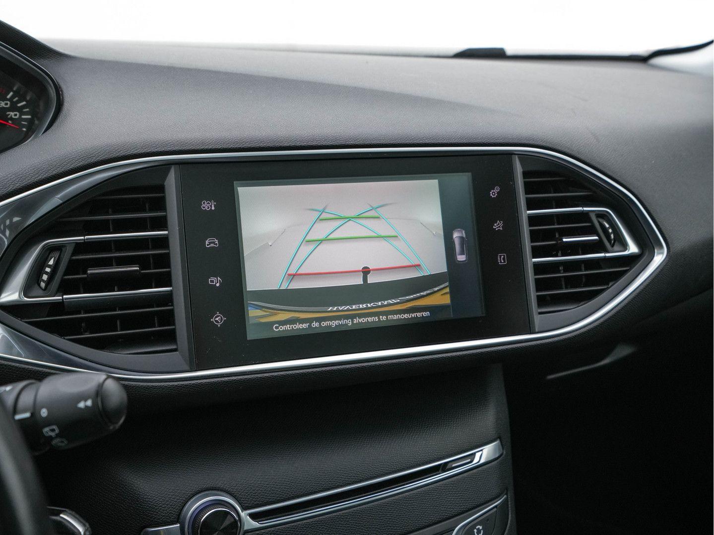 Peugeot 308 2015 — photo 15